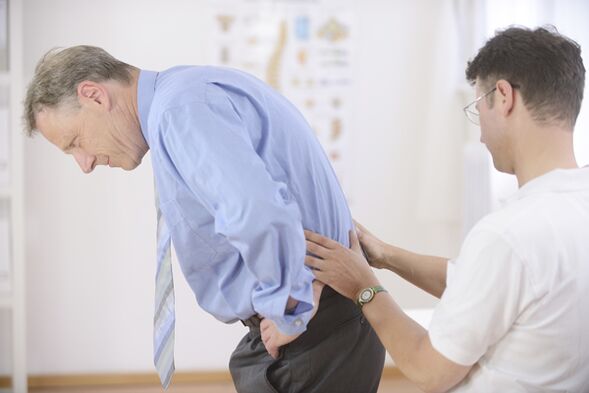 In case of back pain in the lumbar region, it is necessary to go to the doctor for a diagnosis